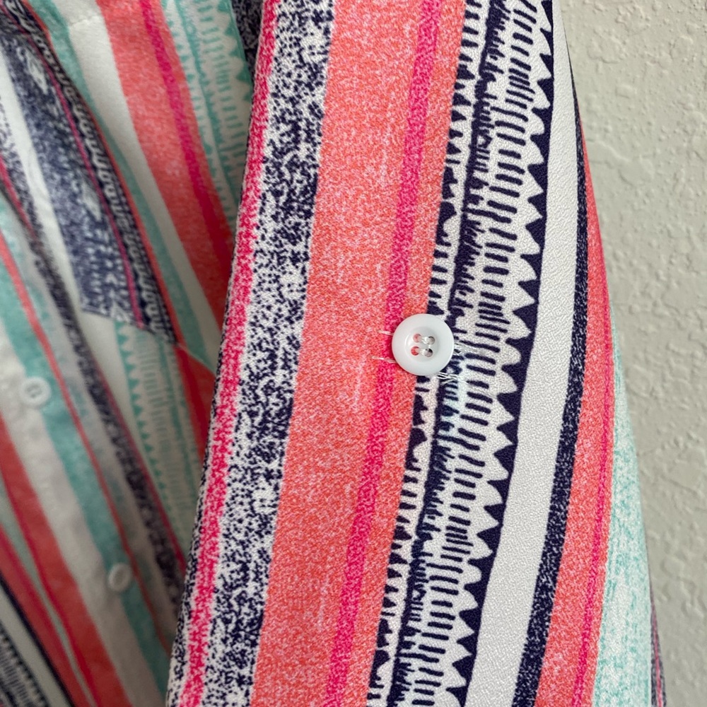 Women’s Boutique Oversized Shirt with Button Lapels on Sleeves. Size Small NWOT - Picture 13 of 14